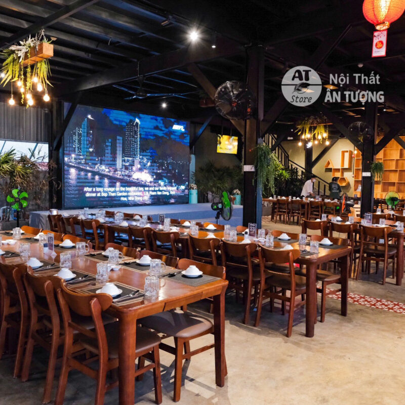 bố trí bàn ghế theo phong cách