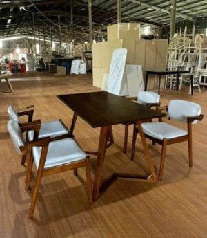 Bàn ghế ăn hiện đại 4 ghế cao cấp màu óc chó gỗ cao su tự nhiên