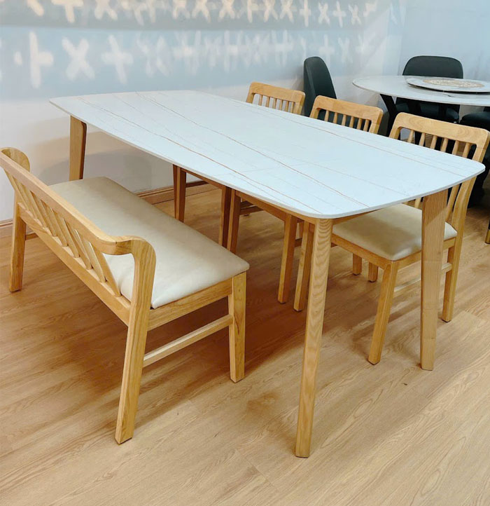 Bàn ghế ăn 4 ghế dễ lau chùi bằng gỗ tự nhiên